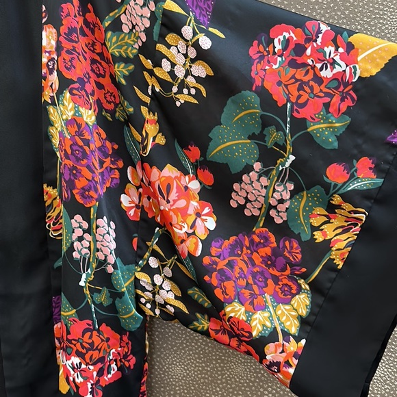 🔥🔥🔥H&M Conscious Collection Oversized Floral Black Kimono - Picture 7 of 9